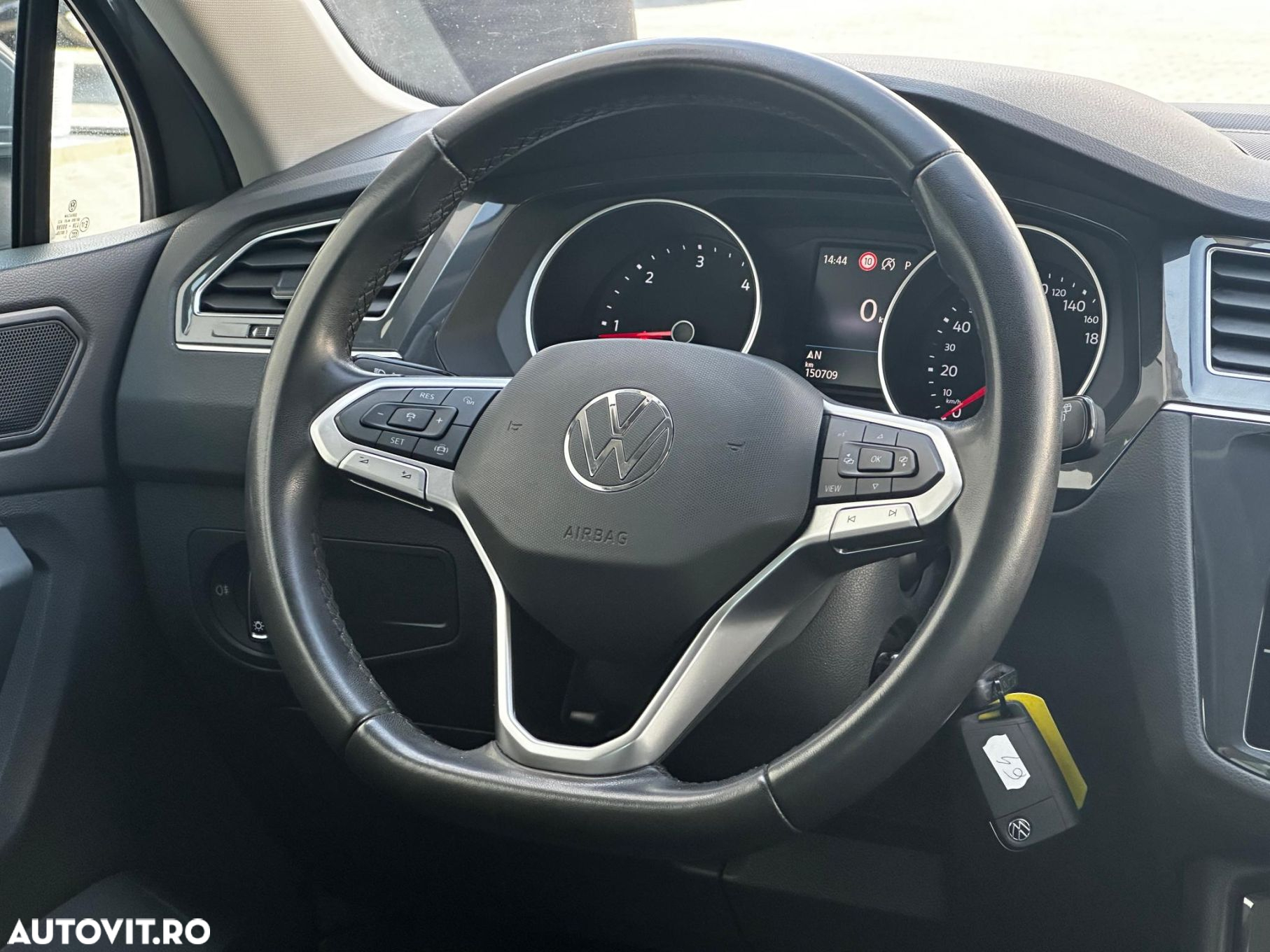 Volkswagen Tiguan - 10