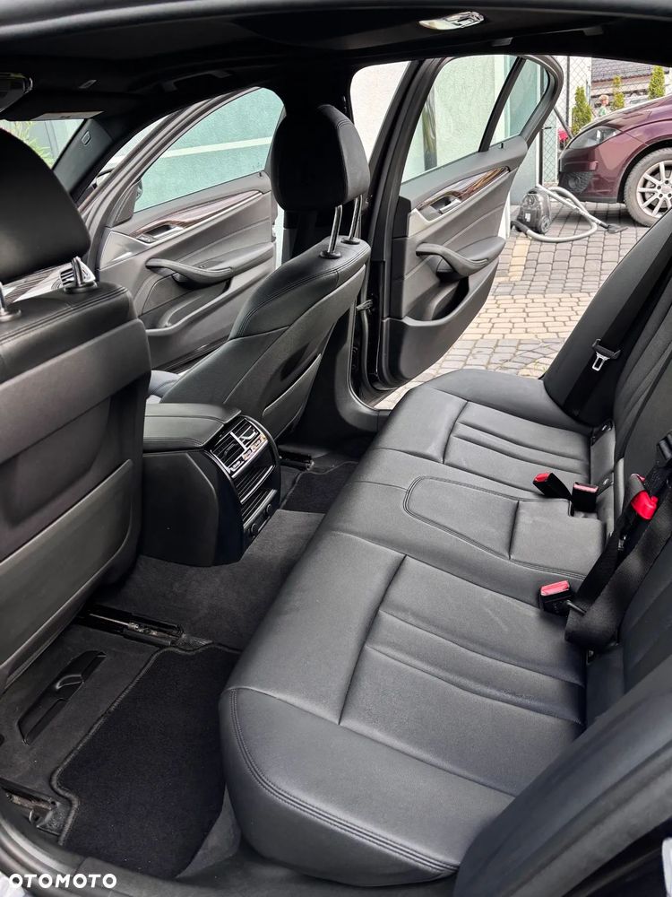 BMW Seria 5 530i xDrive Sport Line - 14