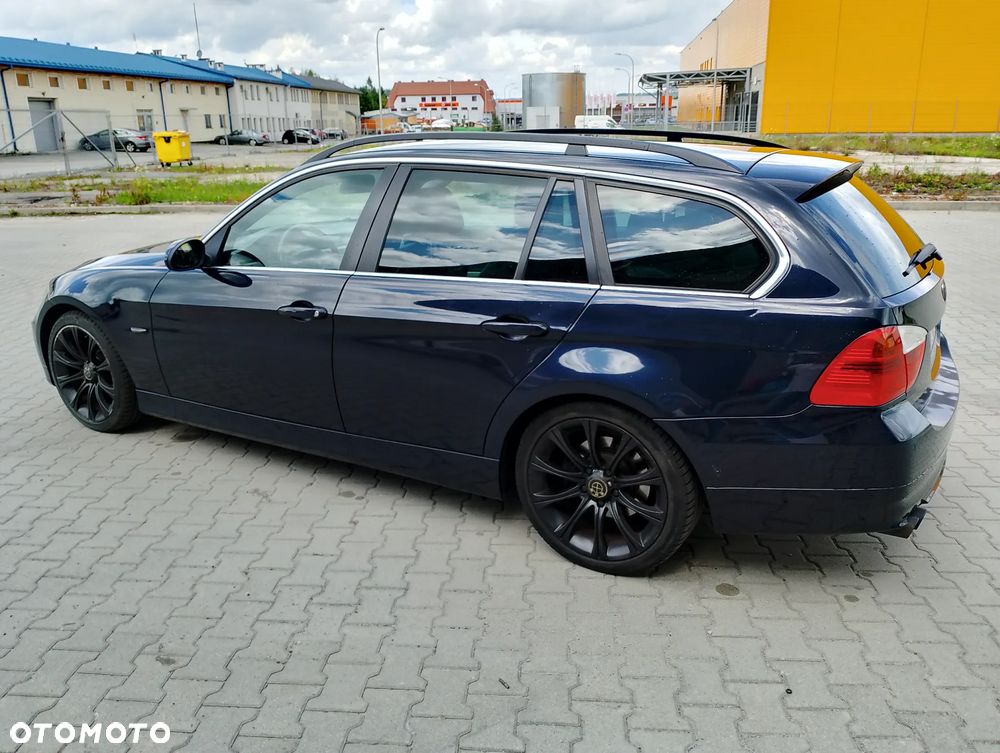 BMW Seria 3 325i - 2