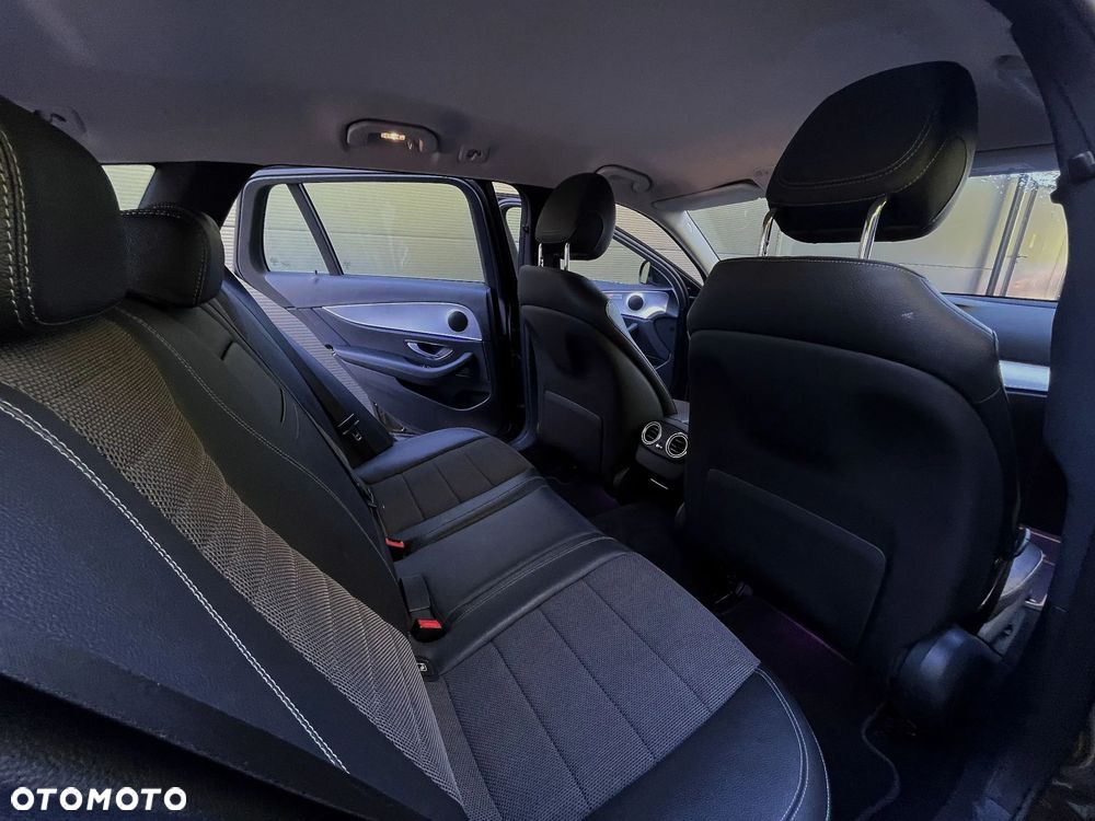 Mercedes-Benz Klasa E 220 d 4-Matic 9G-TRONIC - 17