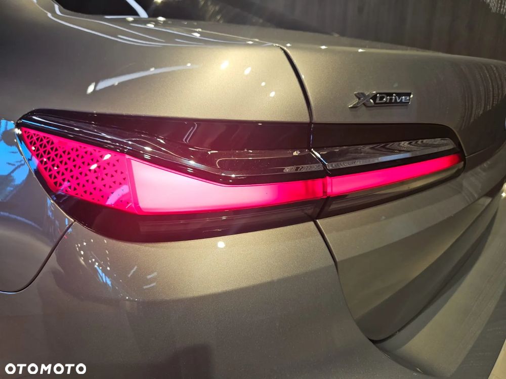 BMW Seria 7 750e xDrive - 25