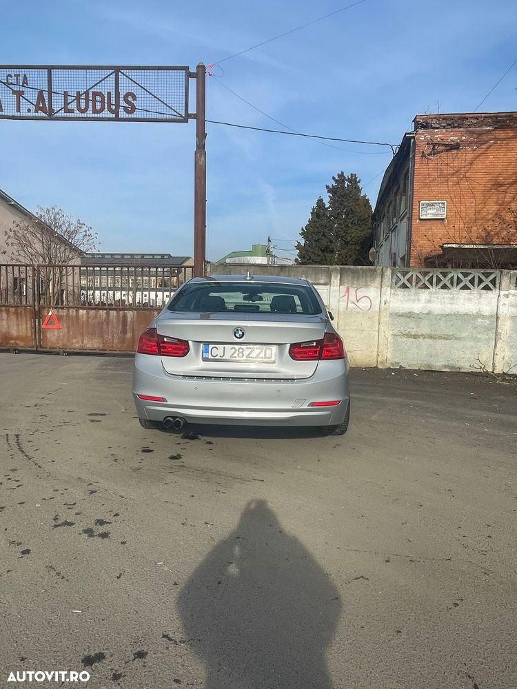 BMW Seria 3 328i xDrive AT - 9