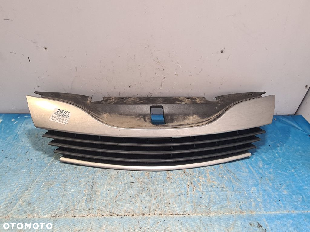 ATRAPA / GRILL 8200012581  RENAULT LAGUNA II - 3