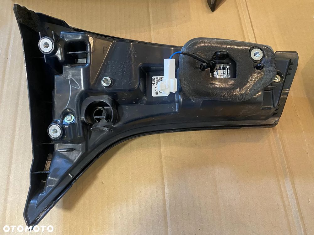 Lampy tył Suzuki SX4 S-CROSS 2022 w błotnik, w klapę prawa strona - 7