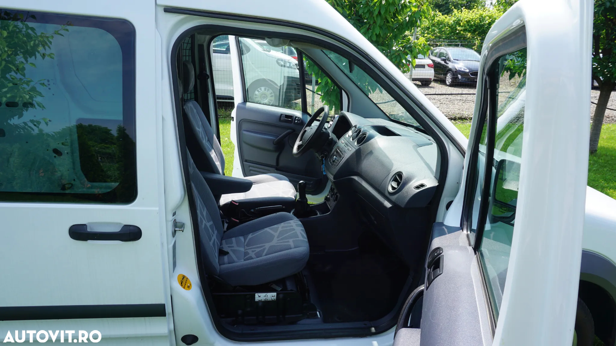 Ford Transit Connect - 8