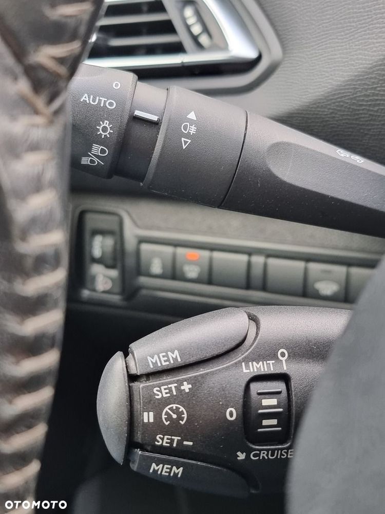 Peugeot 308 1.2 PureTech Active S&S - 32