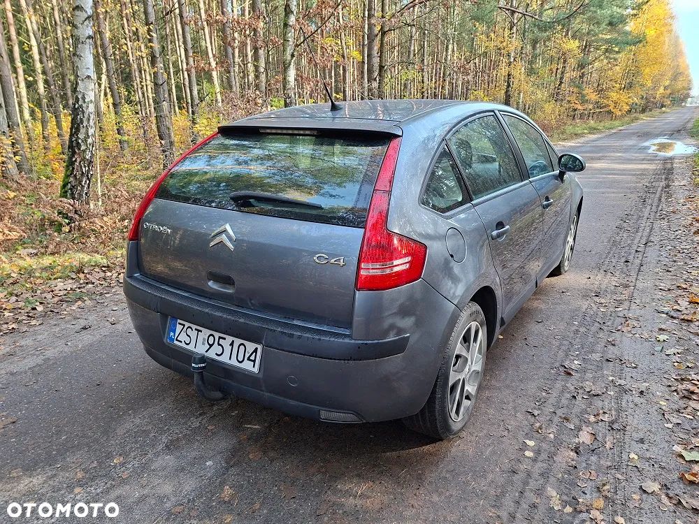 Citroën C4 1.6 16V Confort - 4