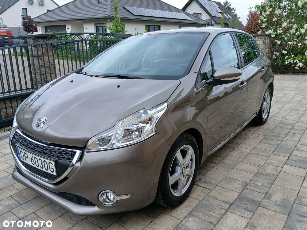 Peugeot 208 - 1