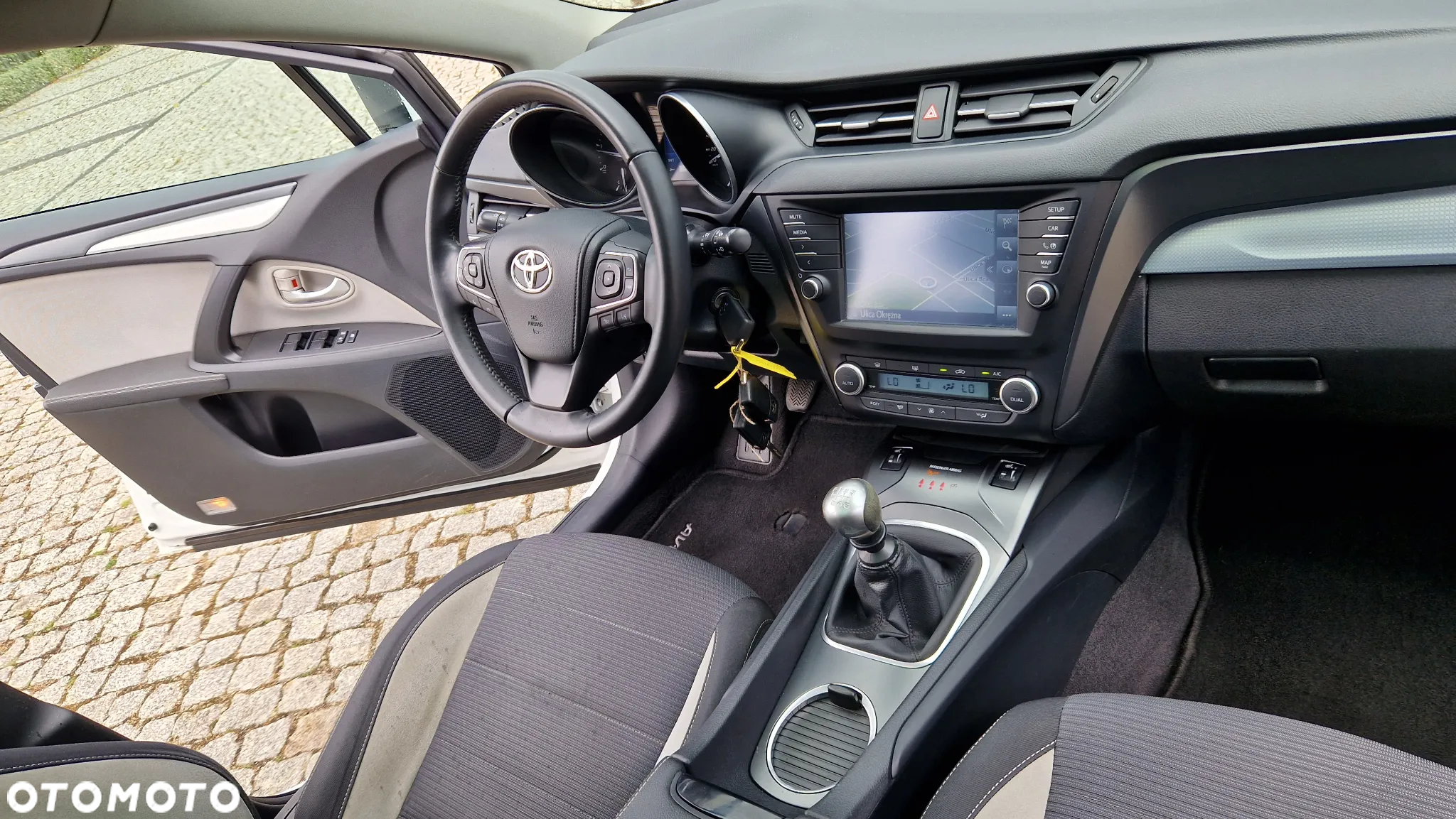 Toyota Avensis 2.0 D-4D Premium - 27