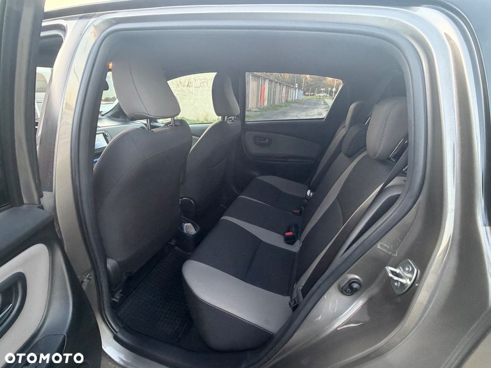 Toyota Yaris - 10