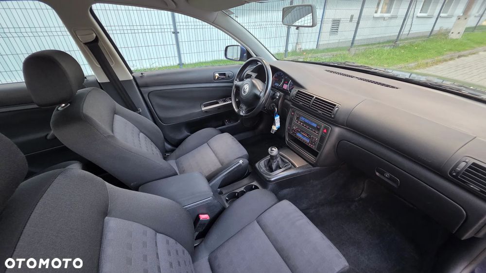 Volkswagen Passat 1.6 Comfortline - 12