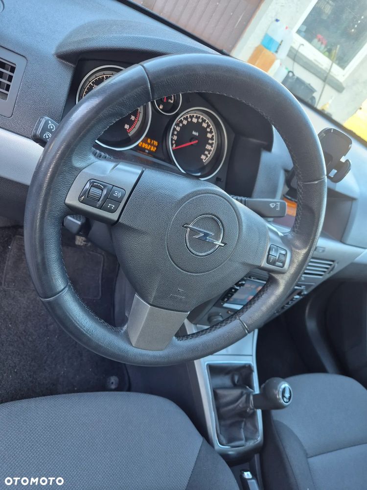 Opel Astra 1.6 Catch me - 32