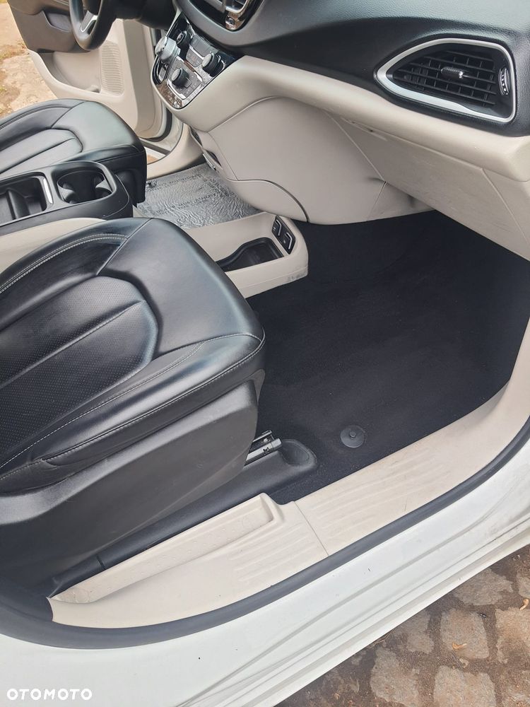 Chrysler Voyager - 16