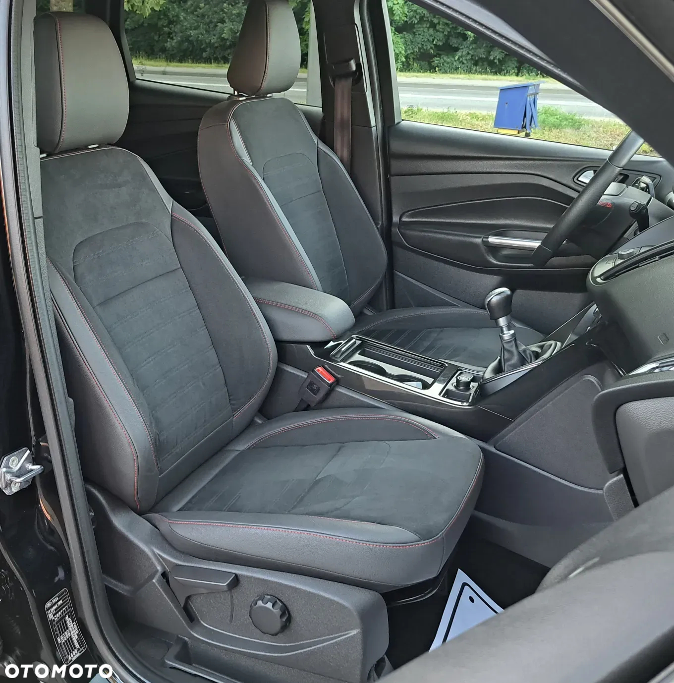 Ford Kuga 1.5 EcoBoost 2x4 ST-Line - 23