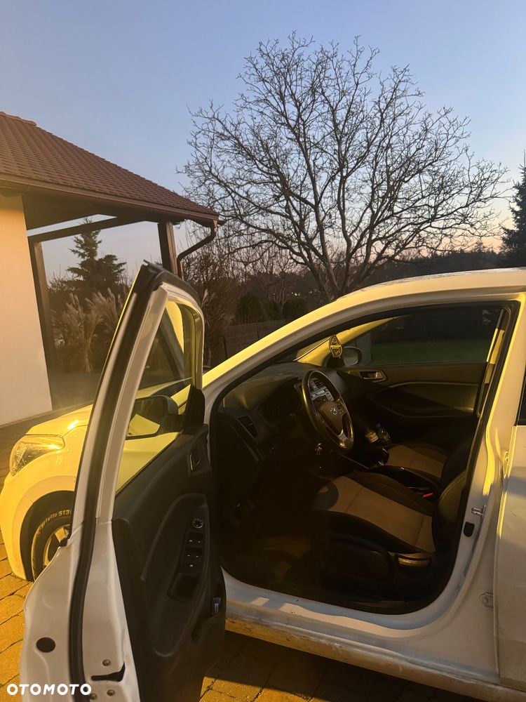 Hyundai i20 blue 1.2 Style - 12