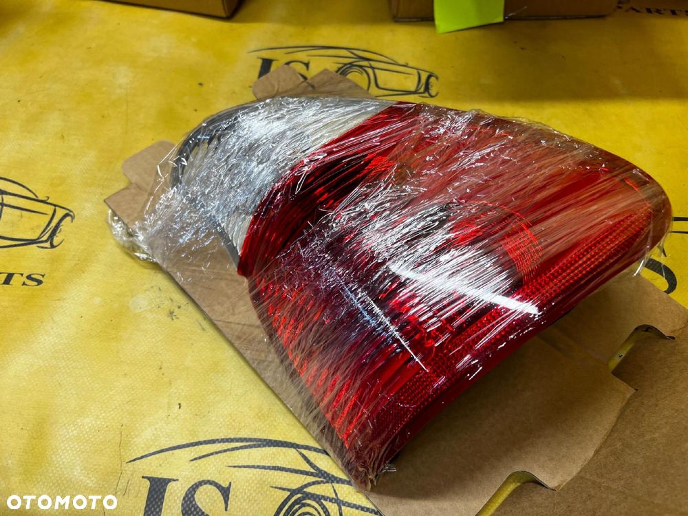 LAMPA TYŁ PRAWY PRAWA W BŁOTNIK BIAŁA BMW X5 E53 NOWA OEM - 3