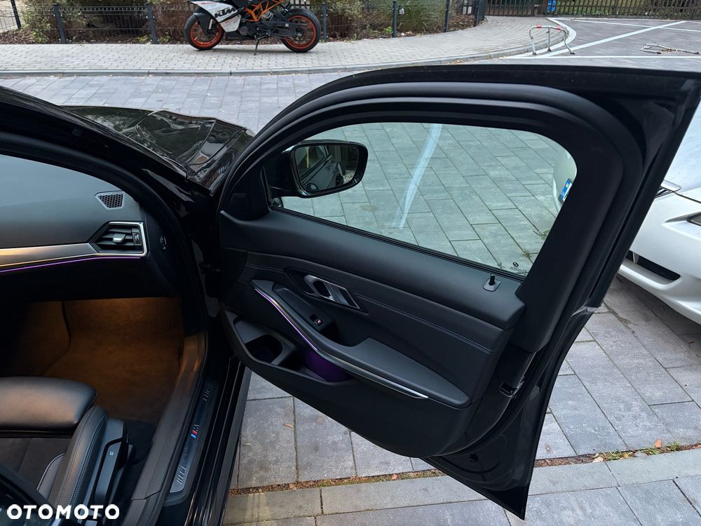 BMW Seria 3 320i xDrive M Sport sport - 32