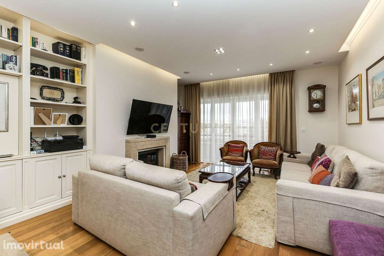 T3 no centro do Lumiar com lugar de garagem - Rua Alexandre Ferreira - Grande imagem: 2/32