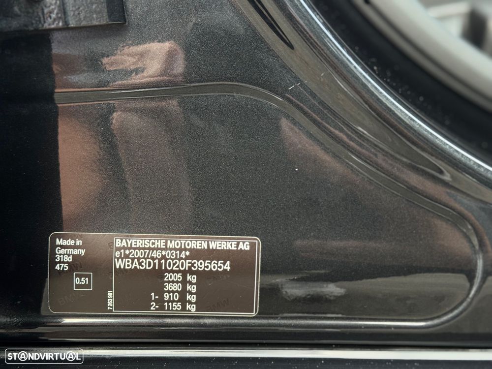 BMW 318 d Auto Line Sport - 29