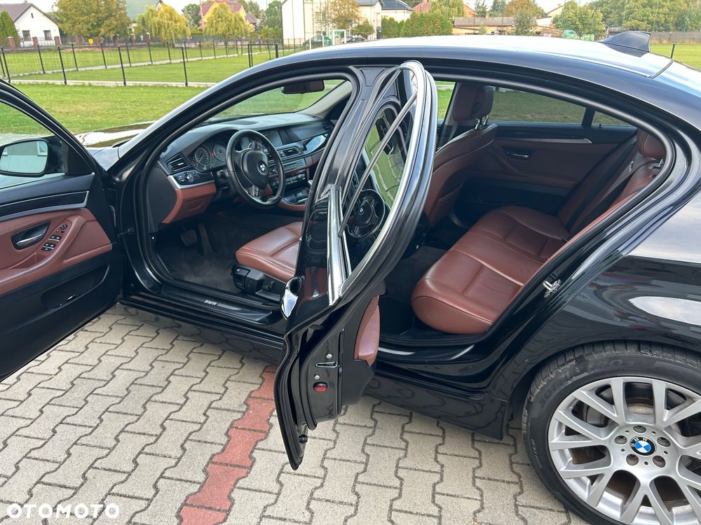 BMW Seria 5 520i Touring Luxury Line - 10