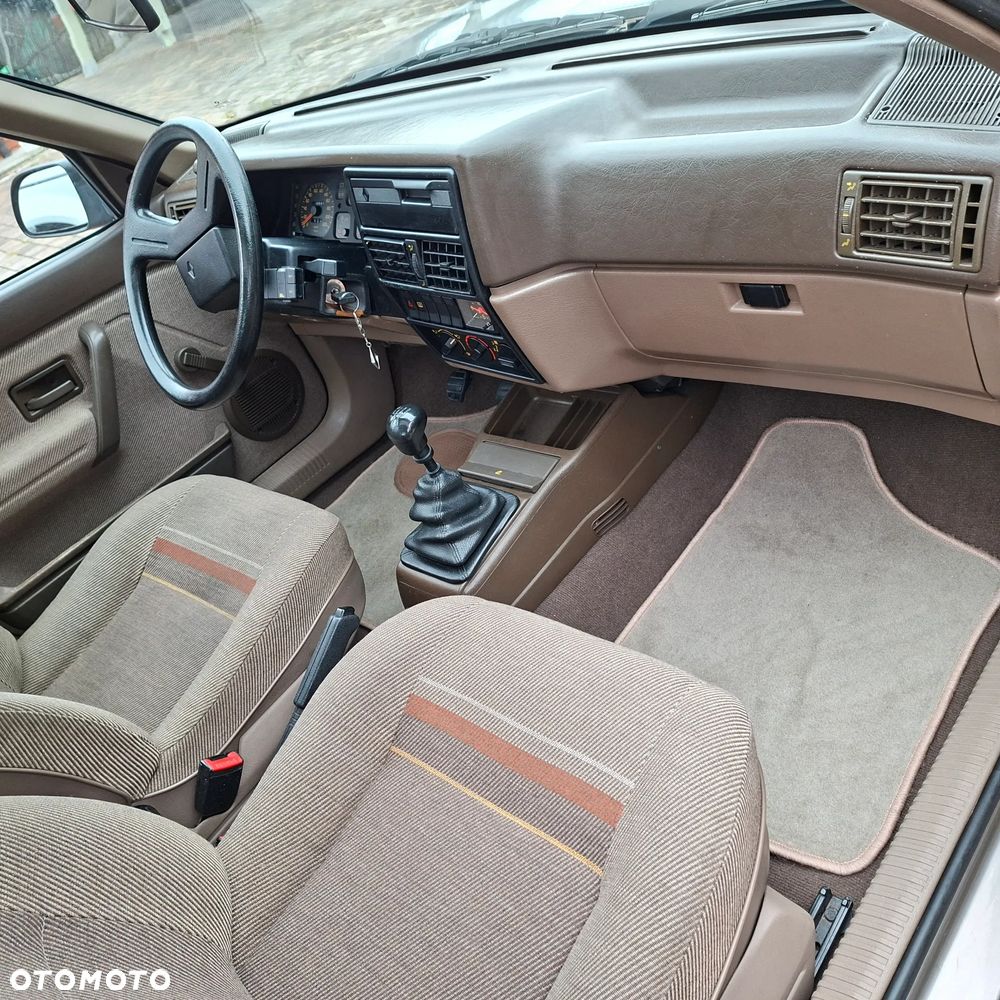 Renault 19 1.8 RN - 13