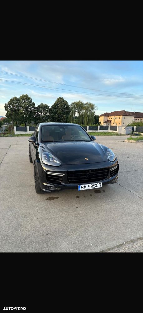 Porsche Cayenne 4.8 L Turbo S - 2
