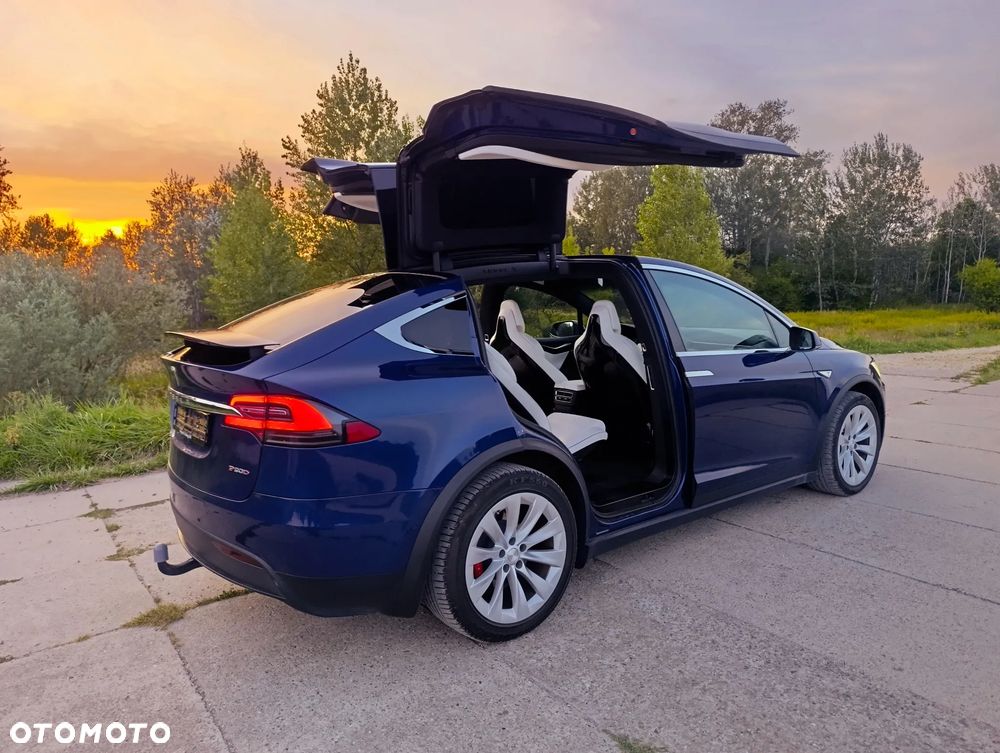 Tesla Model X - 2
