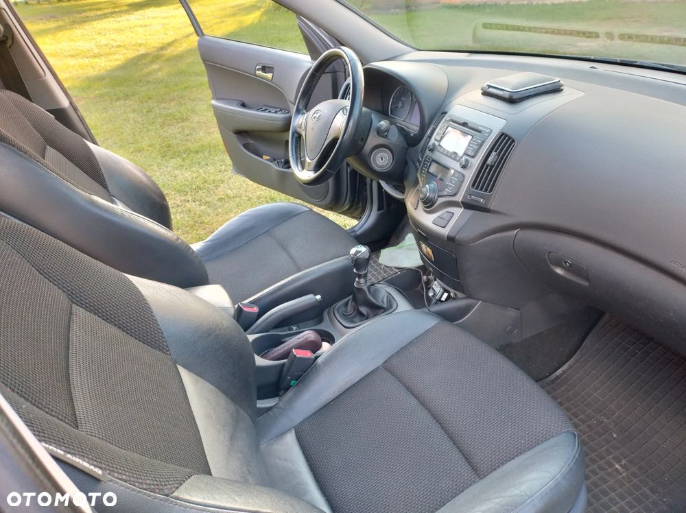 Hyundai i30 1.6 Comfort - 11