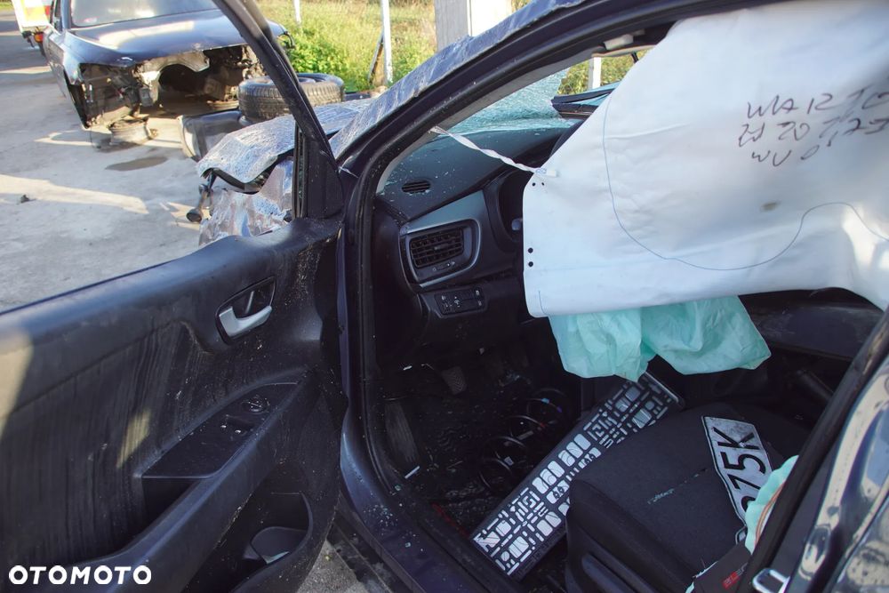 Auto na części - Kia Stonic 1.0 T-GDI 120 KM G3LC M6CF1 EU3 2019R Silnik Skrzynia Drzwi Zderzak Lampa Lusterko Klamka Szyba Deska Kokpit Sterownik Moduł Czujnik Licznik Wyświetlacz Panel Kierownica - 9