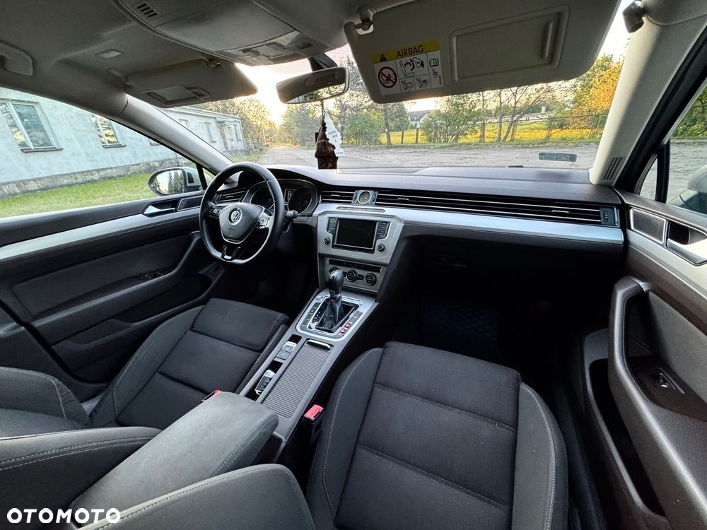 Volkswagen Passat - 25