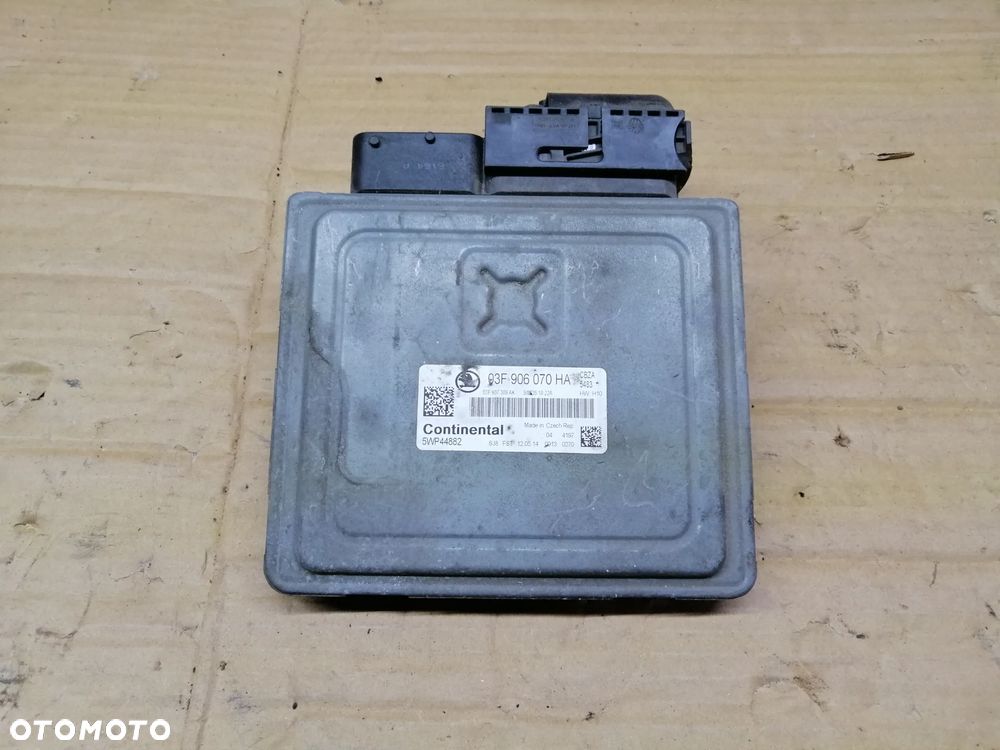 Skoda Rapid 1.2 86KM CBZ CBZA CBZG zestaw startowy komputer Continental 03F906070HA 5WP44882 stacyjka immo moduły licznik i inne - 5