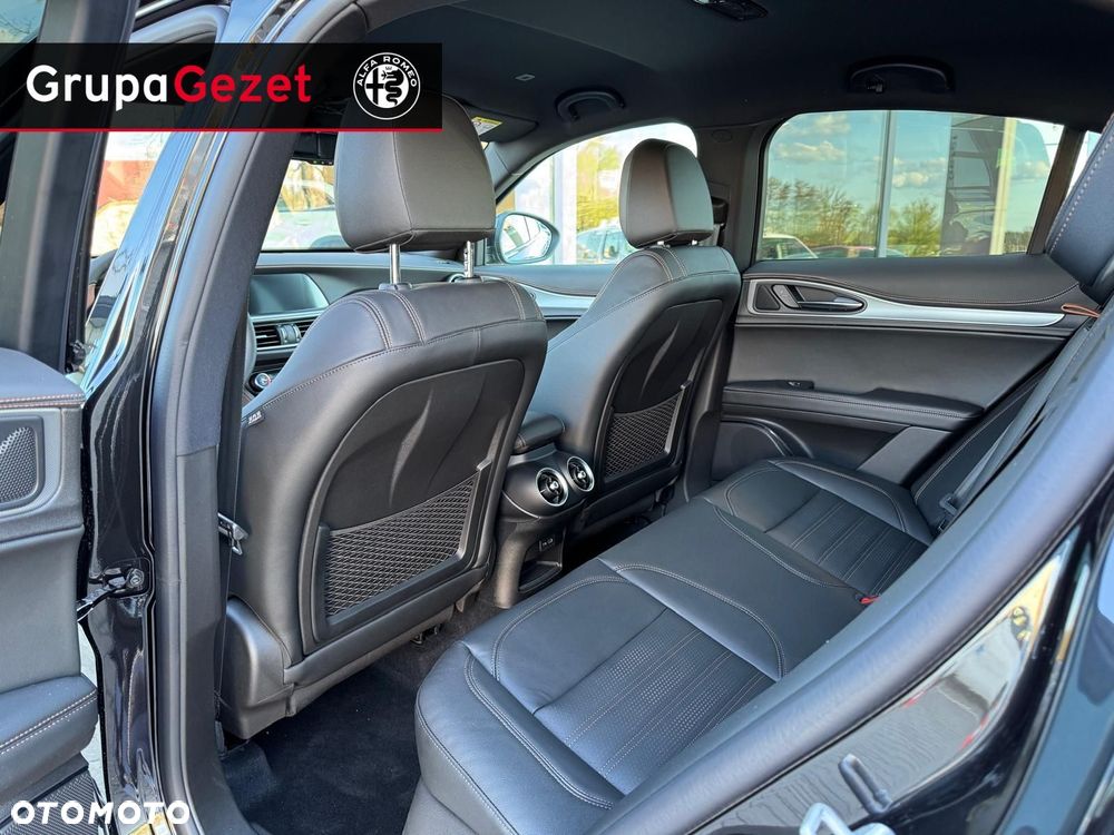 Alfa Romeo Stelvio - 12