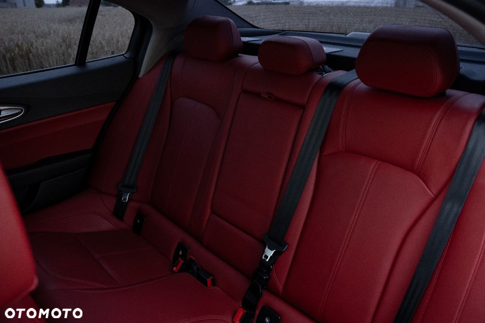 Alfa Romeo Giulia 2.0 Turbo 16V AT8 Veloce Ti - 11