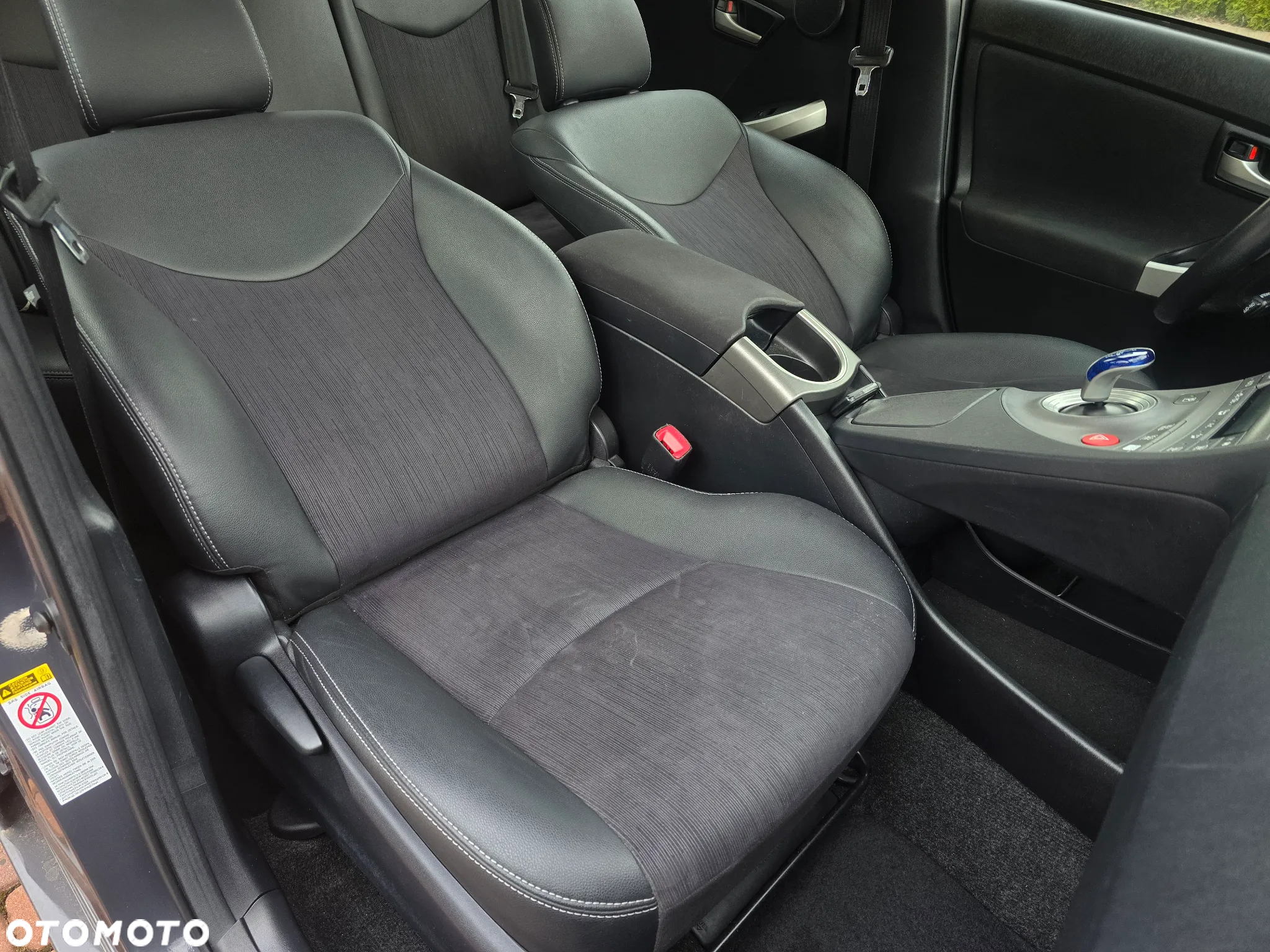 Toyota Prius 1.8 HSD Prestige - 17