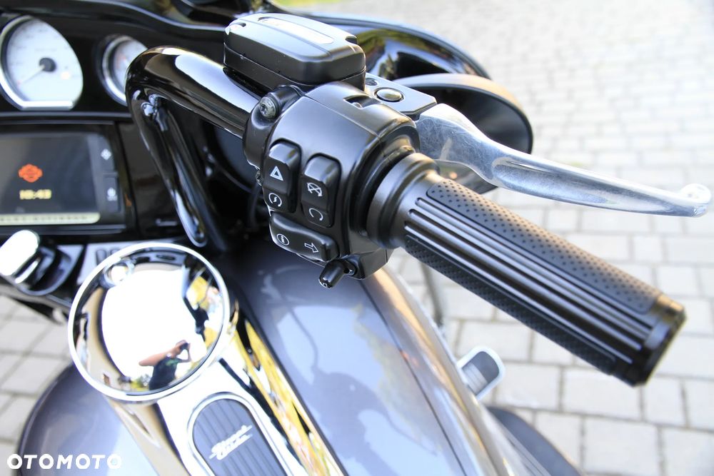 Harley-Davidson Touring Street Glide - 17