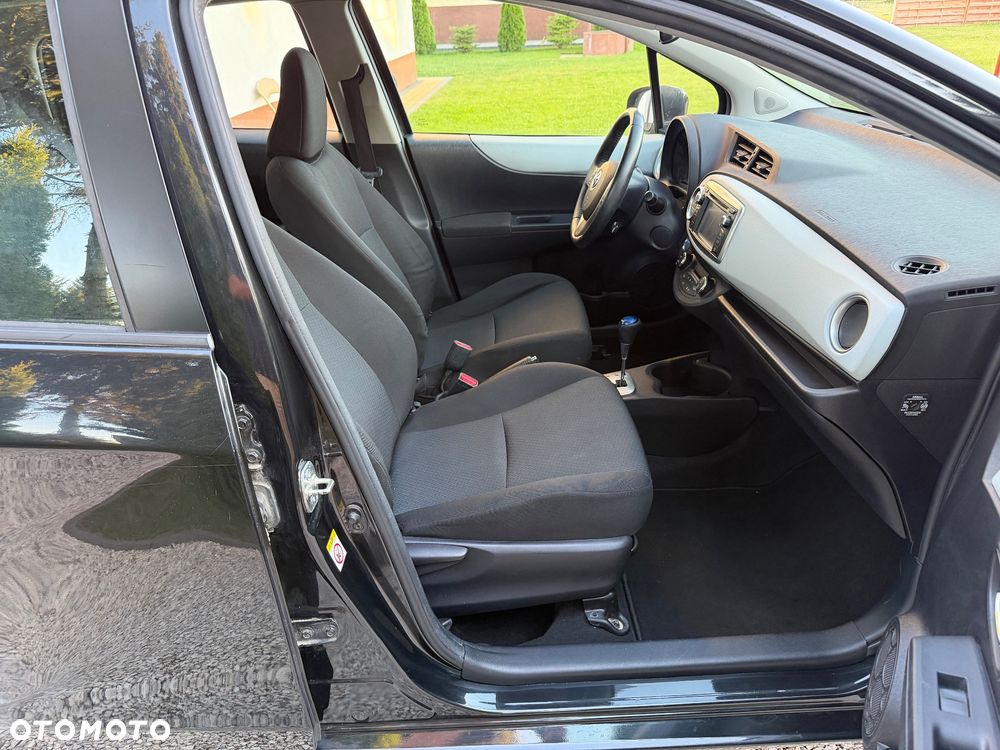 Toyota Yaris Hybrid 100 Life - 23