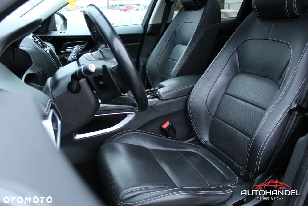 Jaguar F-Pace - 9