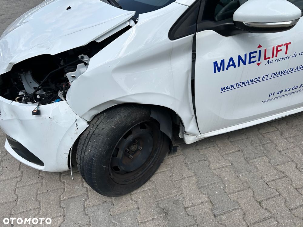 Peugeot 208 - 14