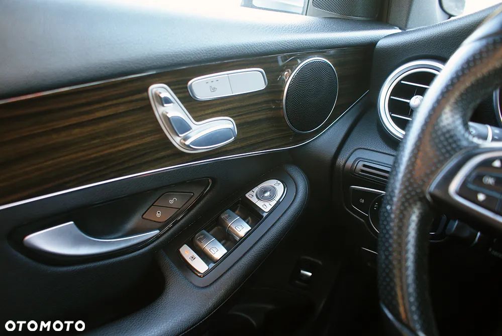 Mercedes-Benz GLC 300 4Matic 9G-TRONIC AMG Line - 23