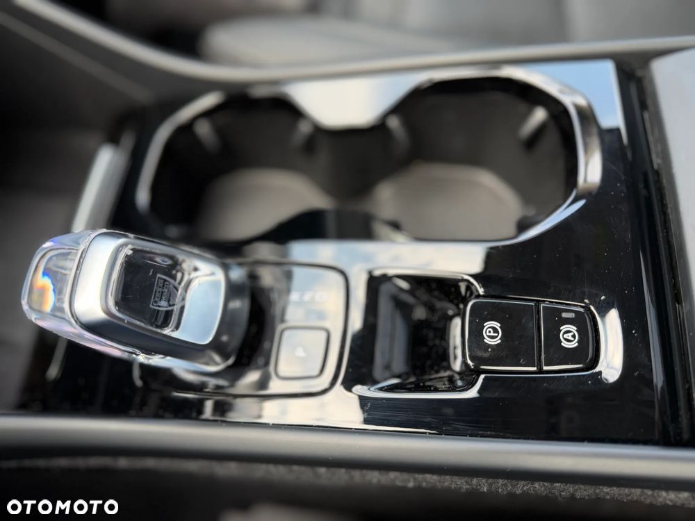 Volvo XC 40 B5 B AWD Geartronic RDesign - 22