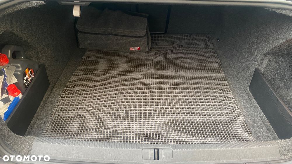 Volkswagen Passat - 27