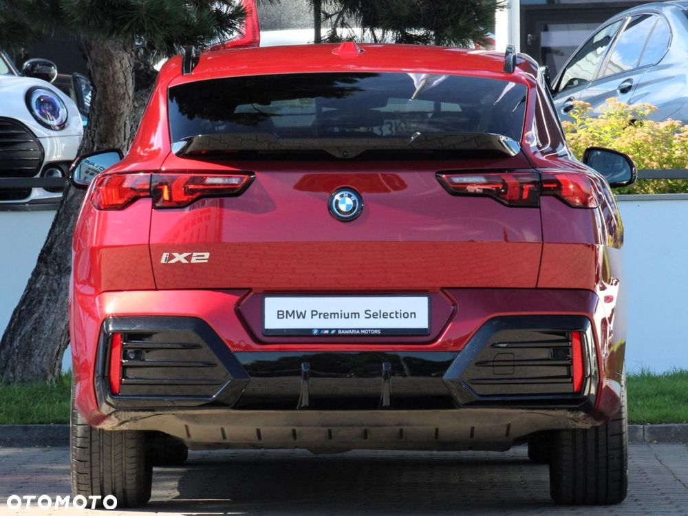 BMW iX2 eDrive20 66.5kWh M Sport - 11