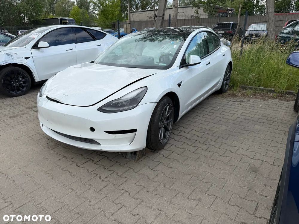 Tesla Model 3 - 8