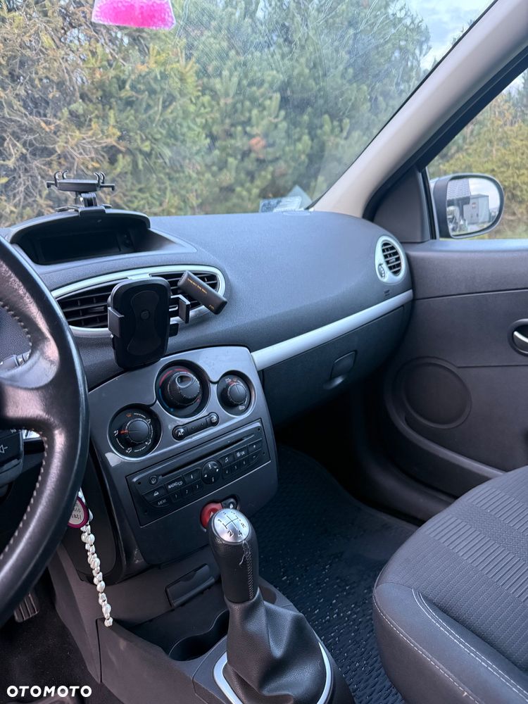 Renault Clio 1.2 16V Alize - 14