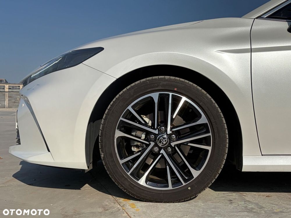 Toyota Camry - 16