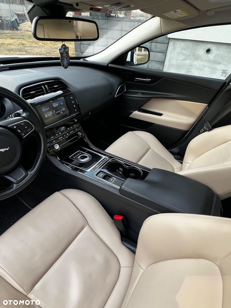 Jaguar XE - 7