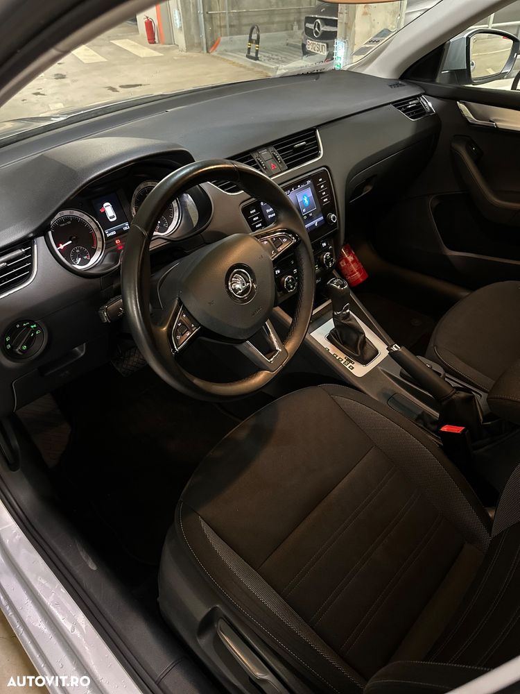 Skoda Octavia 1.6 TDI DSG Ambition - 8