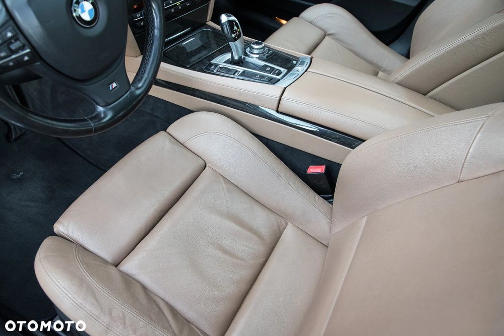 BMW Seria 7 740d xDrive - 33