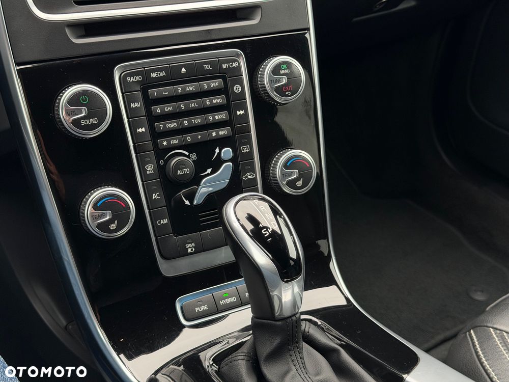 Volvo V60 D5 AWD Momentum - 23