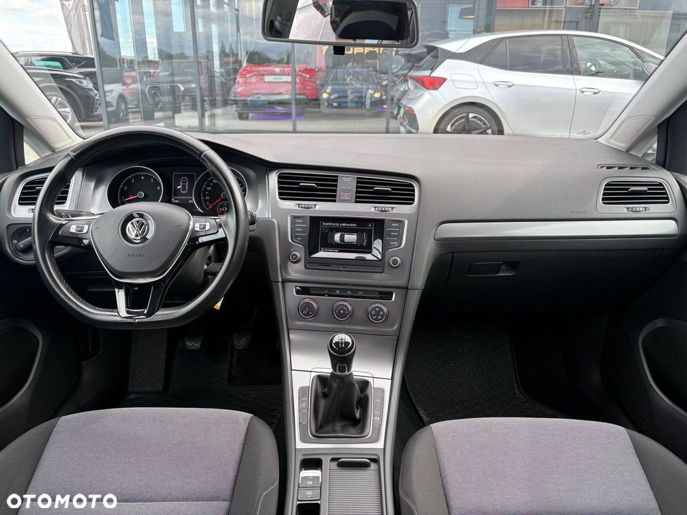 Volkswagen Golf - 10